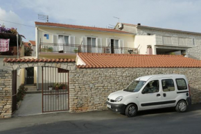 Apartments with a parking space Supetar, Brac - 16699